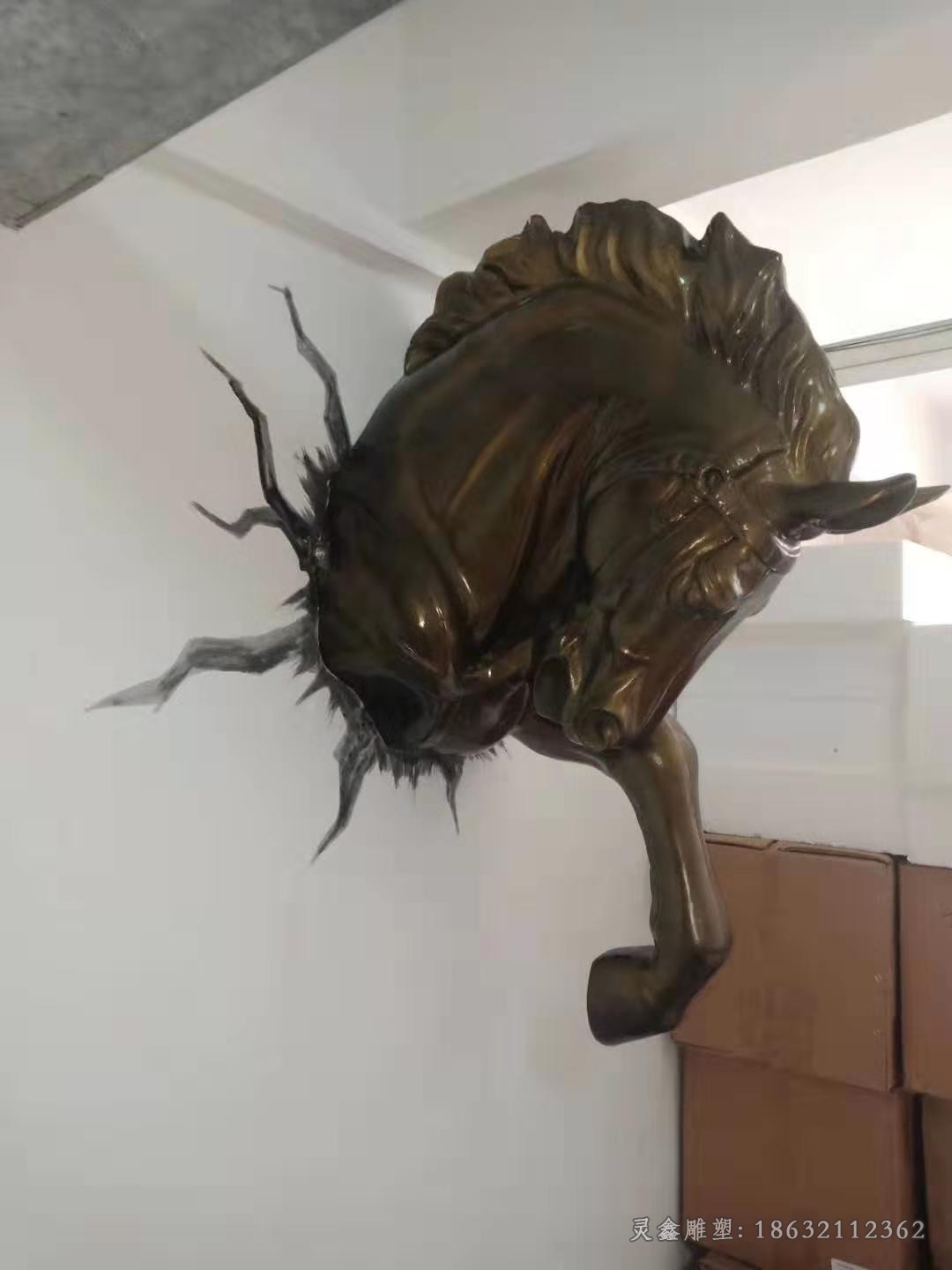半身马校园景观铜雕