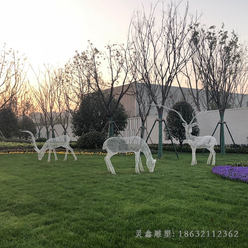 镂空三只小鹿户外不锈钢雕塑