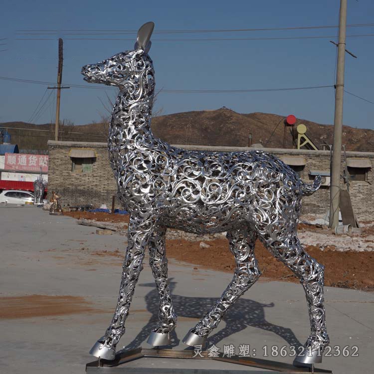 站姿镂空鹿小区不锈钢雕塑