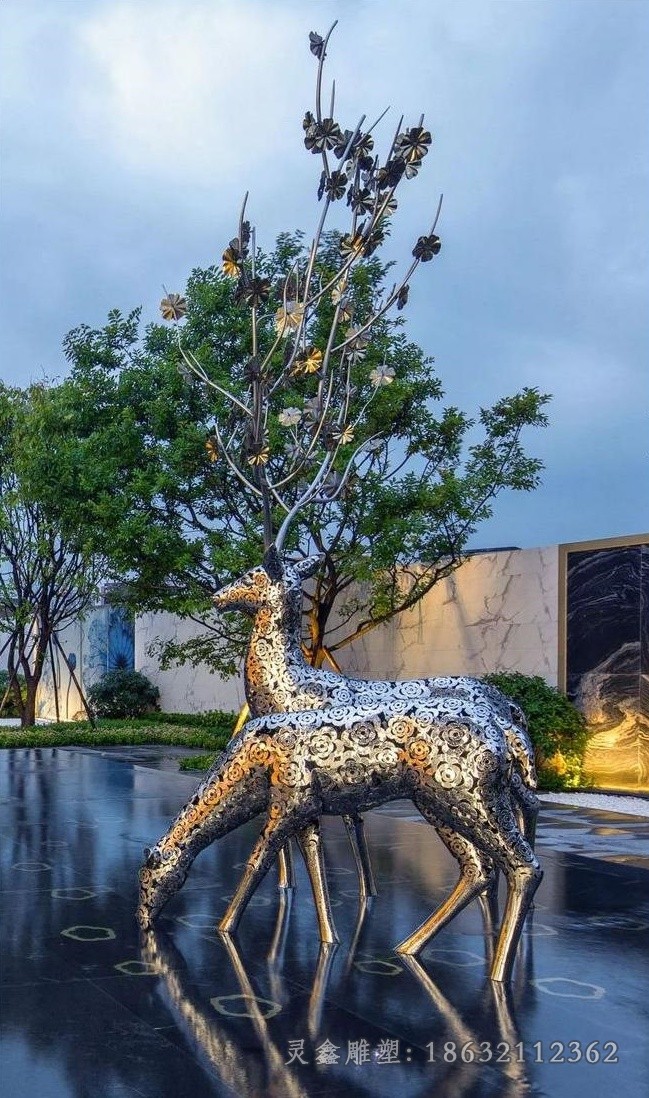 站姿镂空鹿别墅不锈钢雕塑