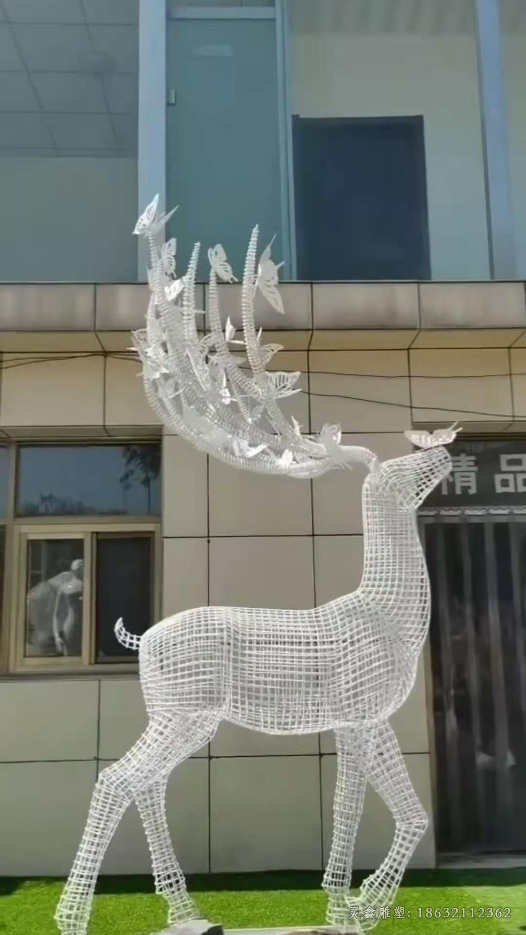 站姿镂空鹿别墅不锈钢雕塑