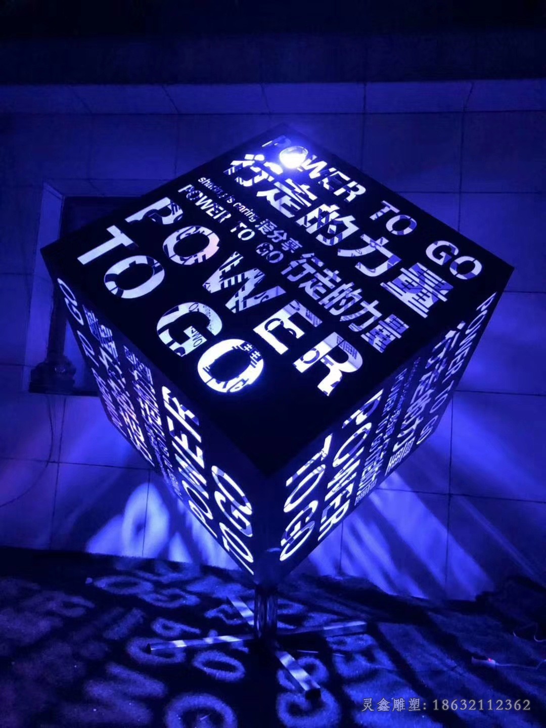 发光魔方抽象不锈钢雕塑