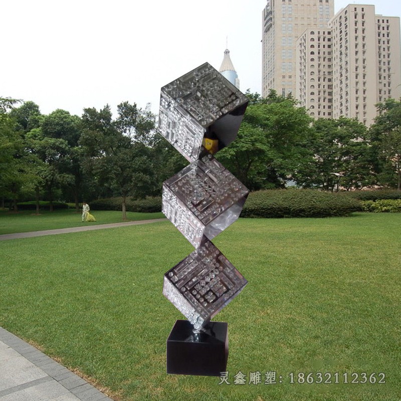 不锈钢镂空魔方抽象雕塑