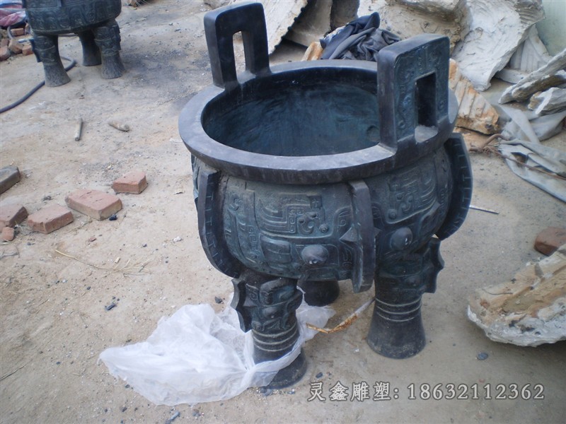 三足香炉城市景观铜雕