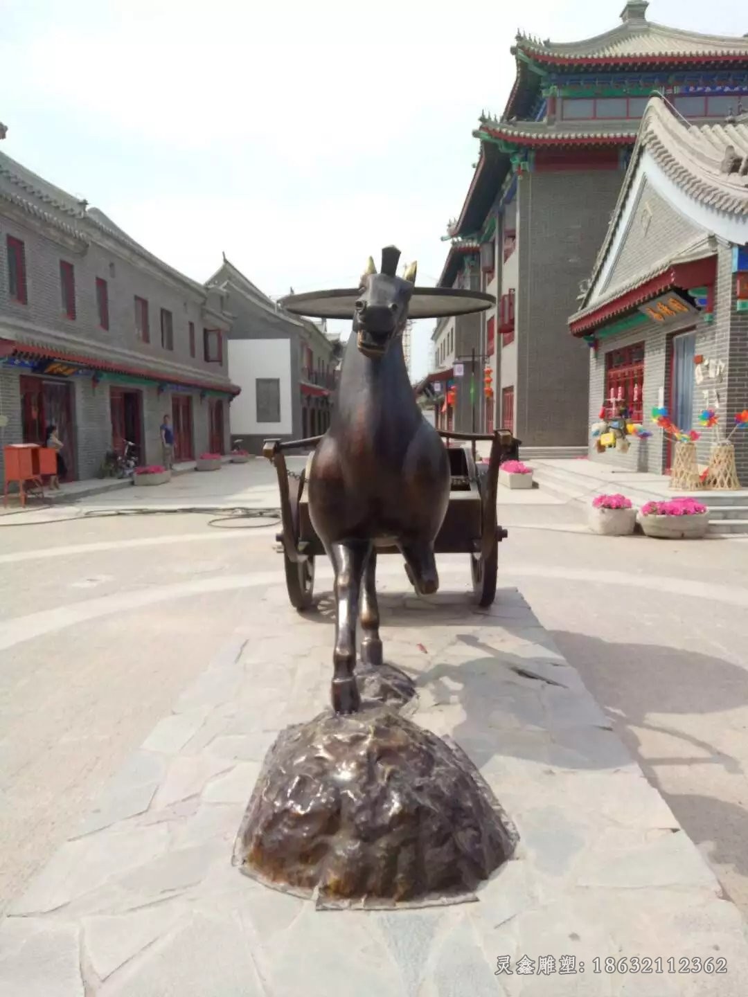 古代马车抽象铜雕