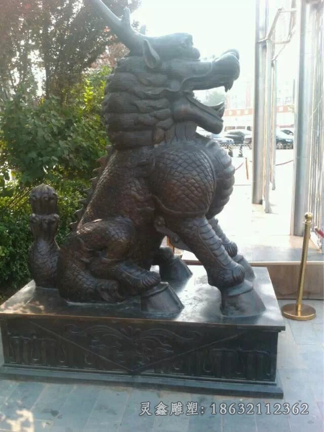 坐姿麒麟城市景观铜雕