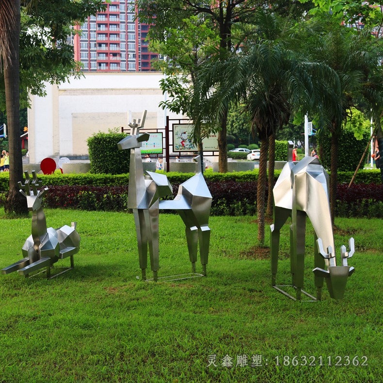 几何小鹿别墅不锈钢雕塑