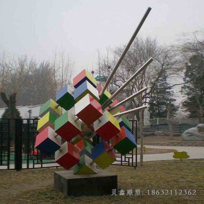 不锈钢彩绘魔方景观雕塑