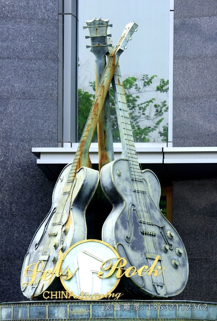 彩绘大提琴标志不锈钢雕塑