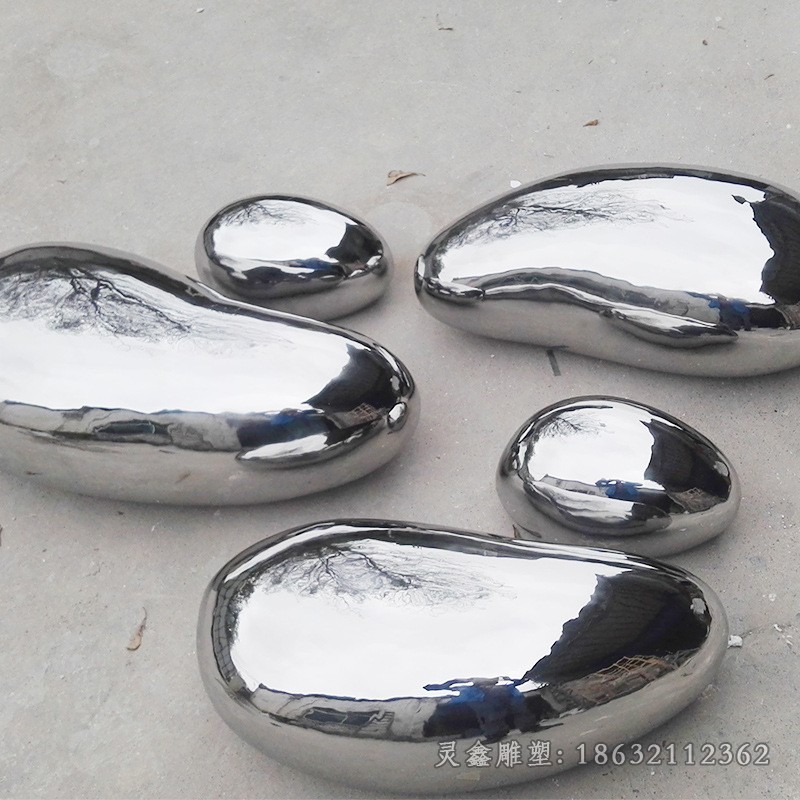 不锈钢鹅卵石镜面景观雕塑