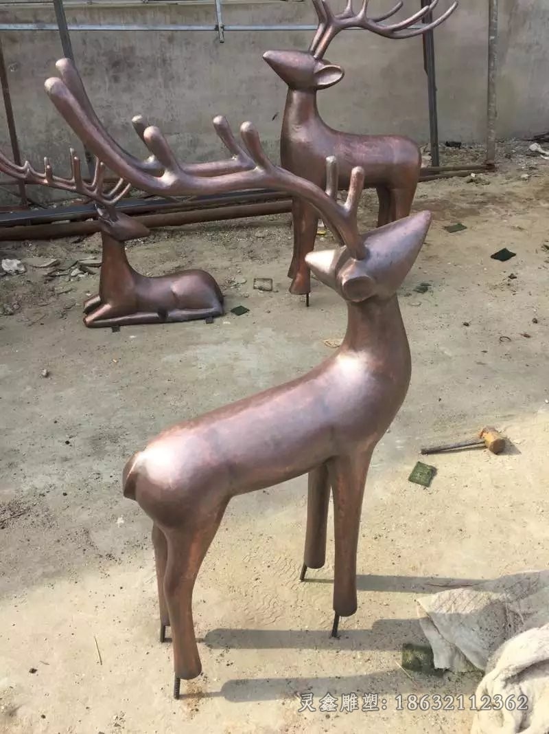 抬头小鹿商场景观铜雕