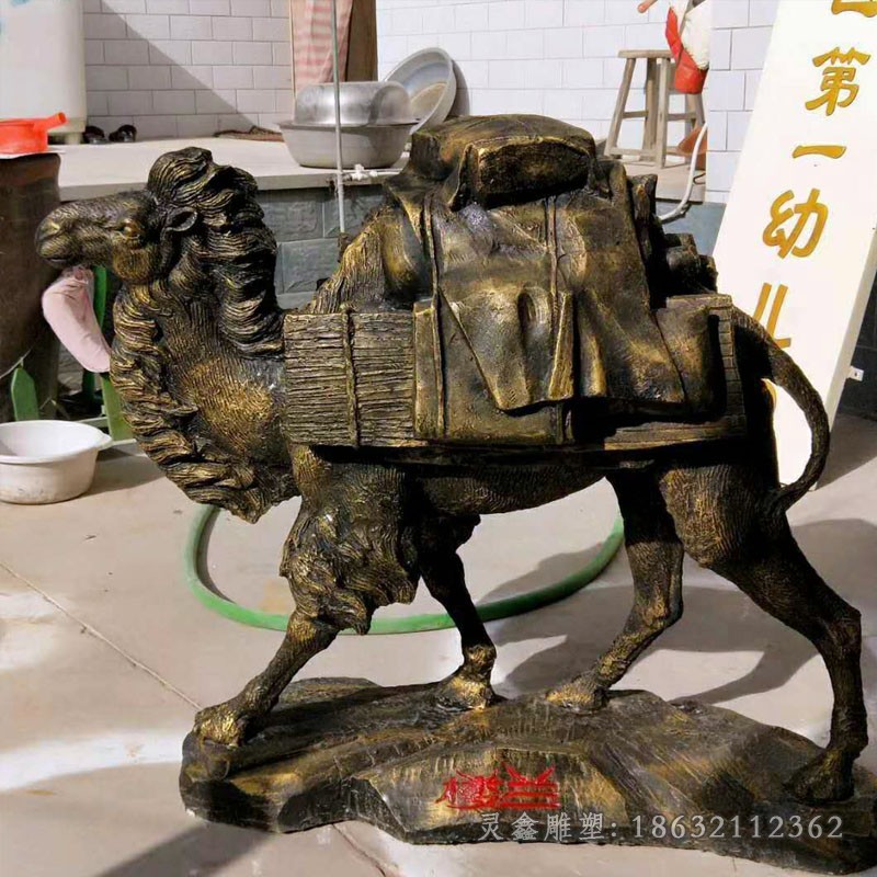 驮行李骆驼户外铜雕