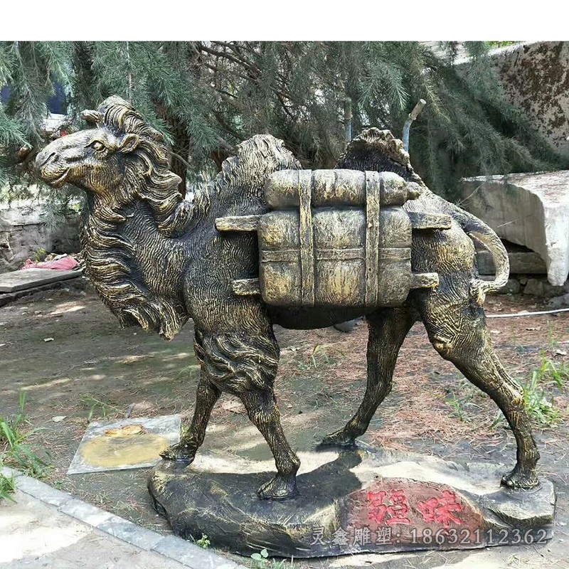 驮行李骆驼景区铜雕