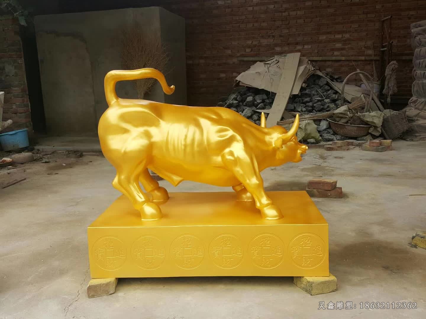 金色牛动物抽象铜雕