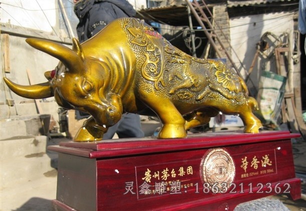 金色牛动物小品铜雕