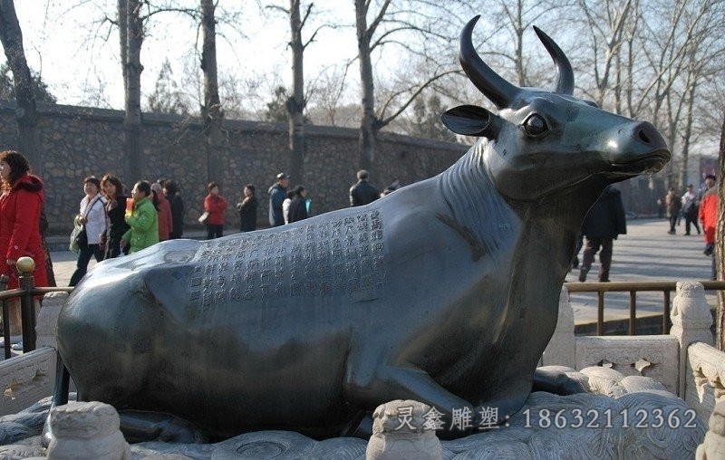 卧姿牛园林景观铜雕