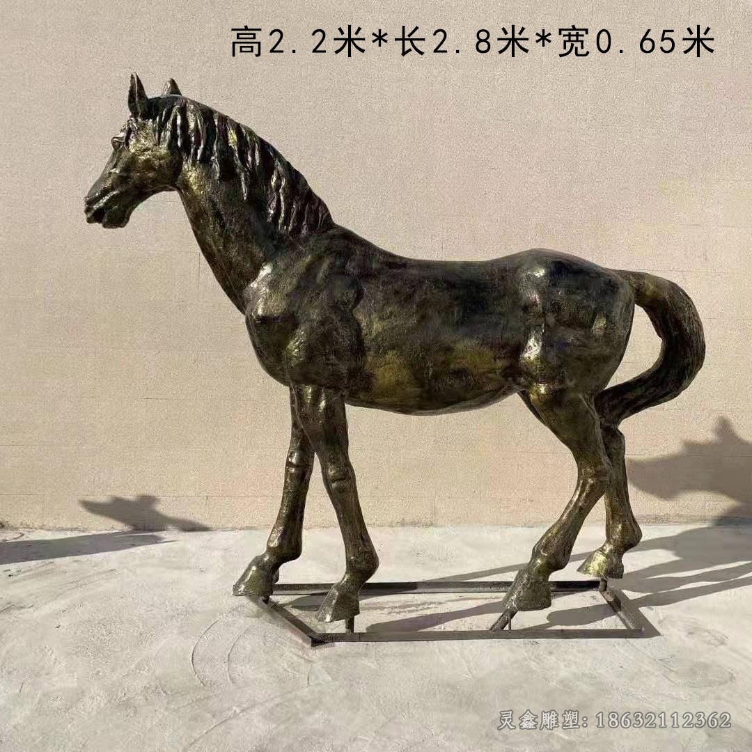 站姿马小区景观铜雕