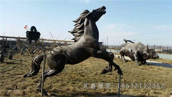 站姿马商场景观铜雕