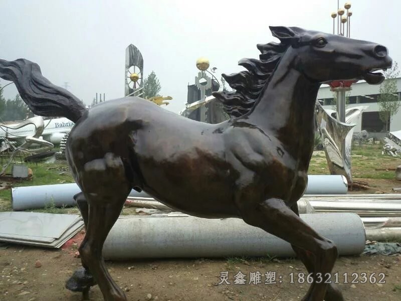 站姿马抽象景观铜雕
