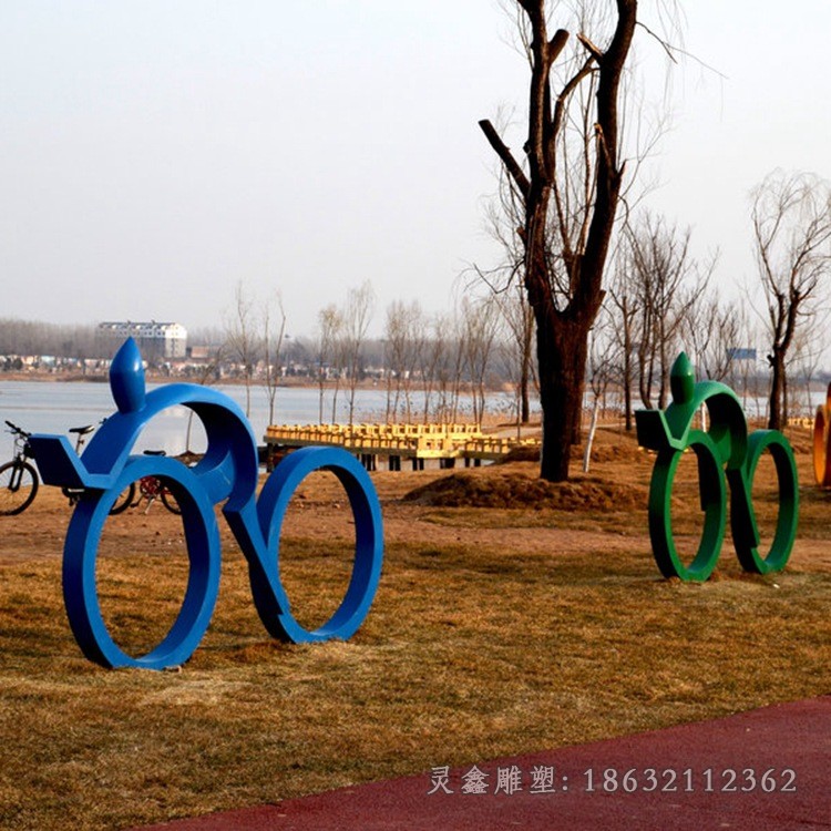 骑自行车街边不锈钢雕塑