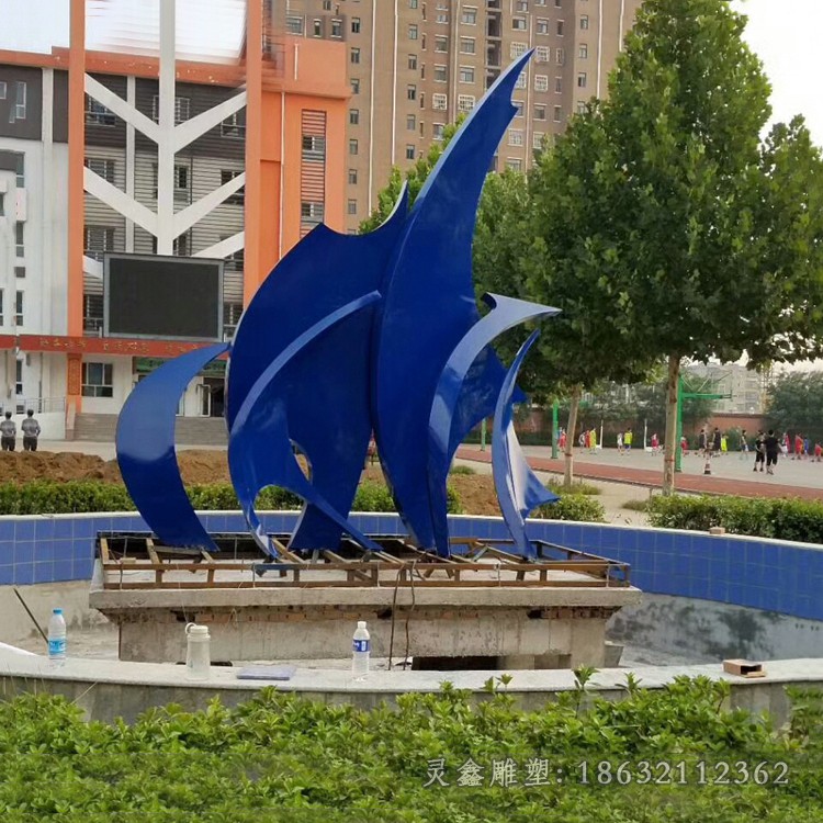 不锈钢彩绘海豚城市雕塑