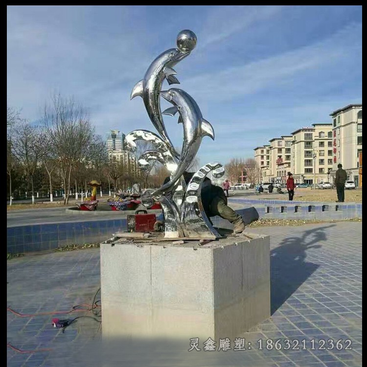 不锈钢镜面海豚别墅雕塑