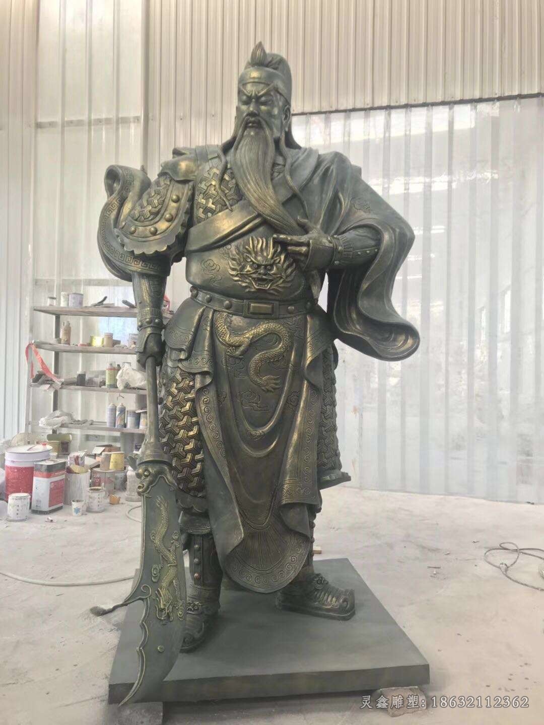 古代捋须关公公园铜雕