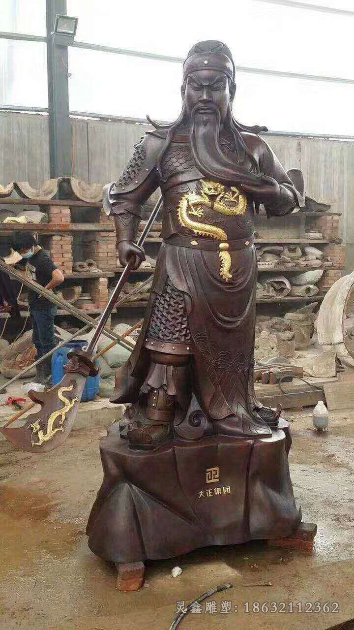 古代捋须关公小区铜雕