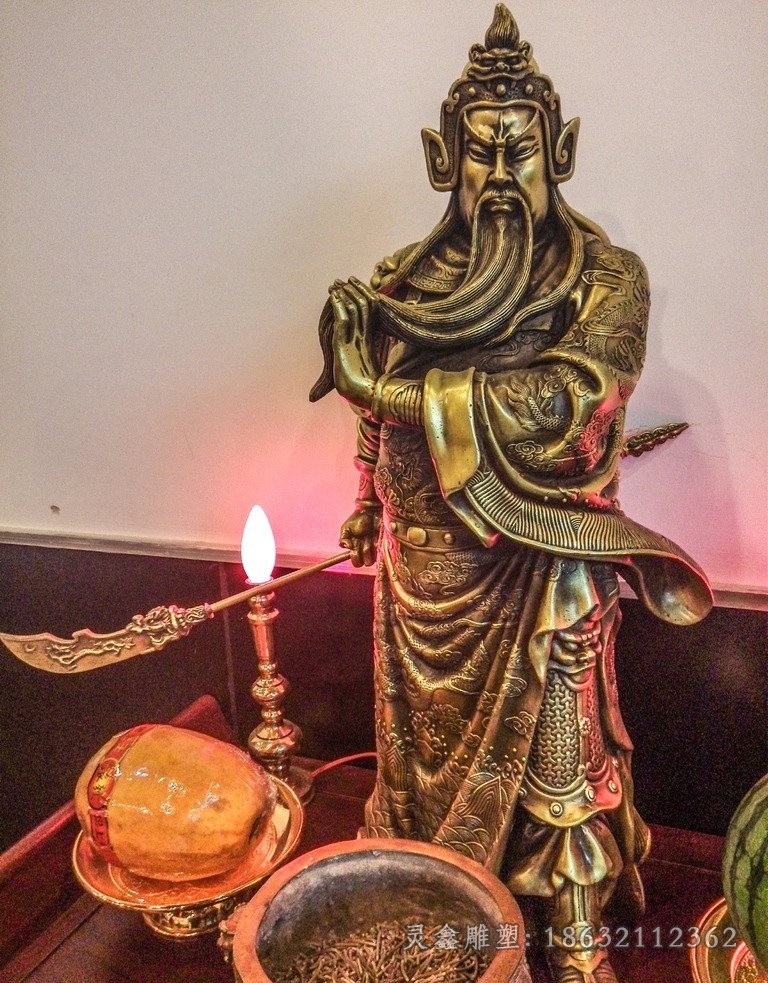 古代捋须关公别墅铜雕