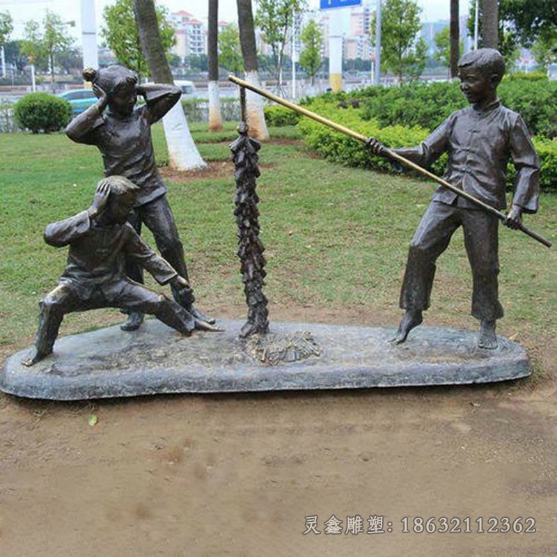 儿童嬉戏放鞭炮人物铜雕