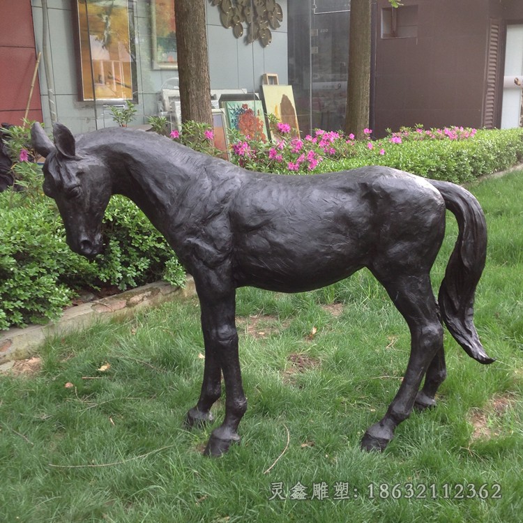 站姿马广场动物铜雕