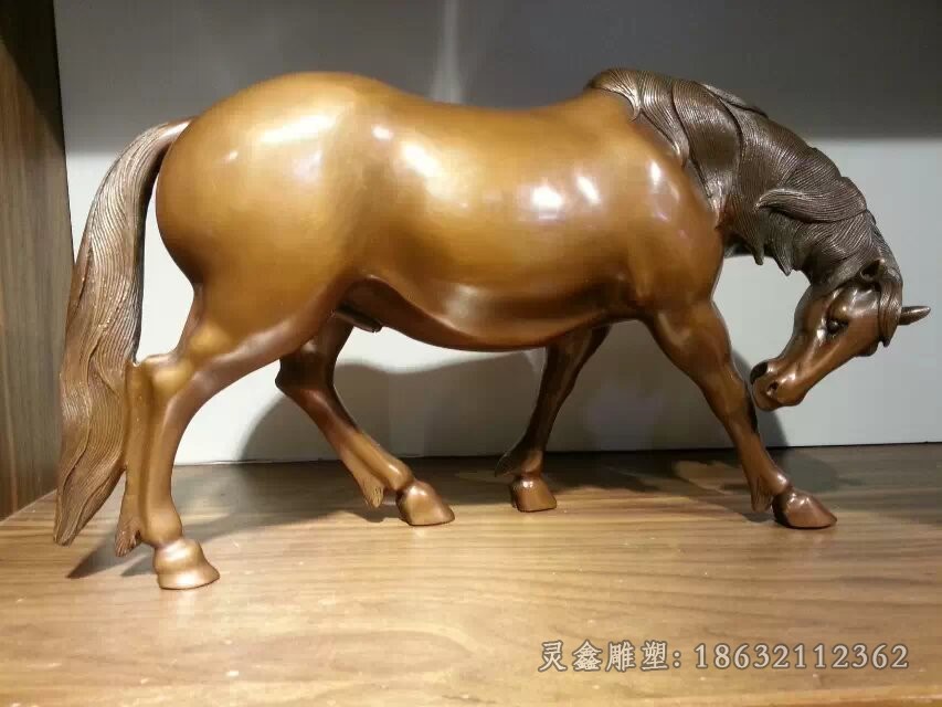 站姿马商场动物铜雕