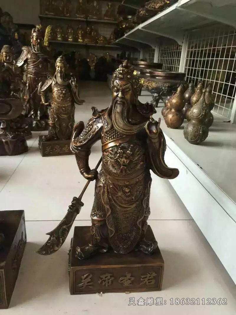 撸胡须关公公园景观铜雕
