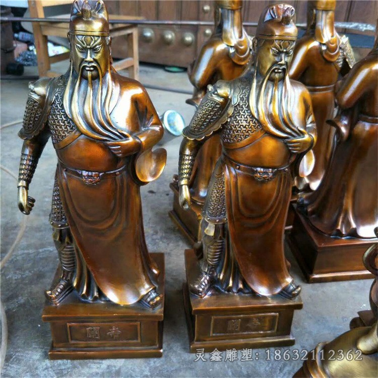 撸胡须关公户外景观铜雕