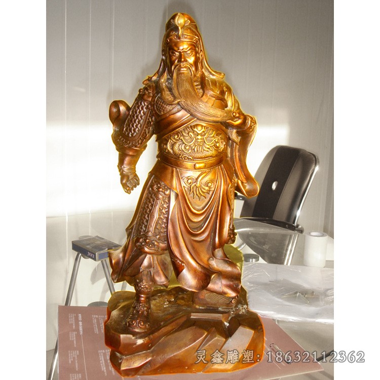 撸胡须关公园林景观铜雕