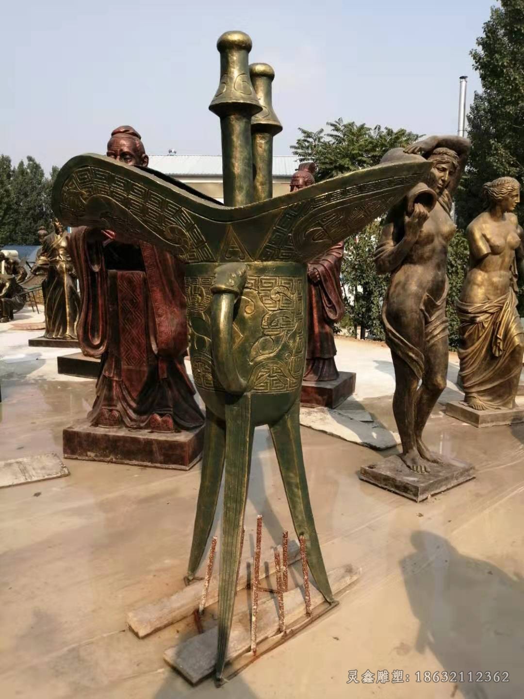 古代酒樽抽象景观铜雕