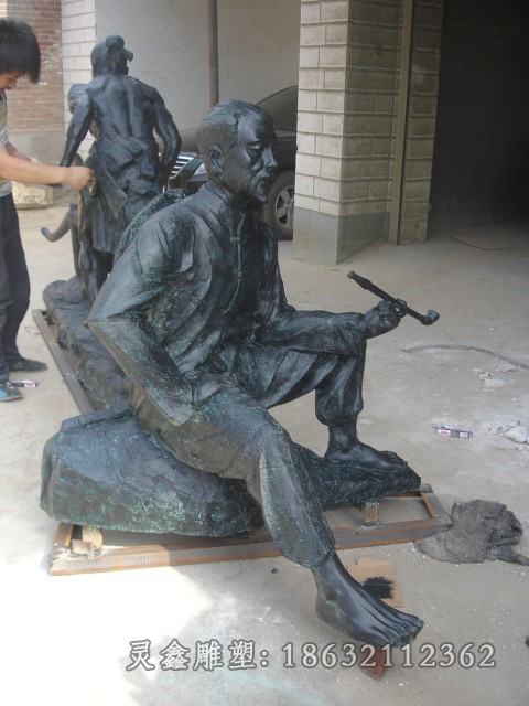 青铜老人吸烟景观铜雕