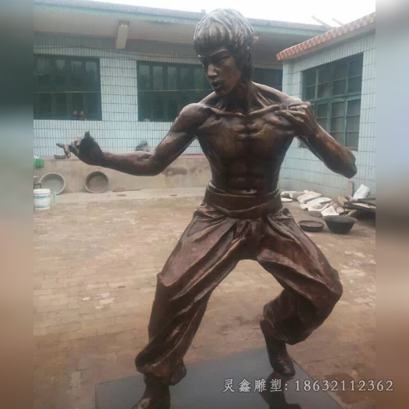 功夫李小龙街边铜雕