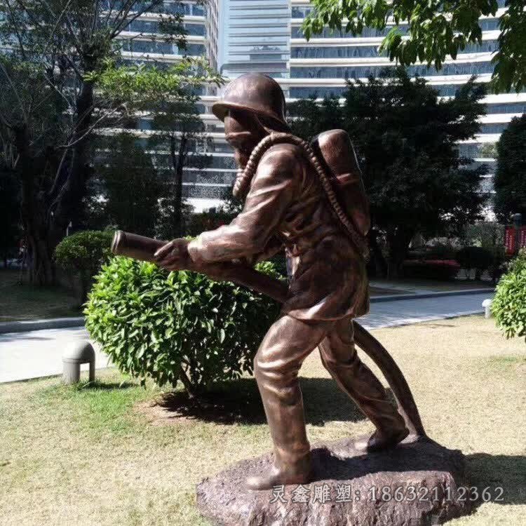 喷水消防员城市铜雕