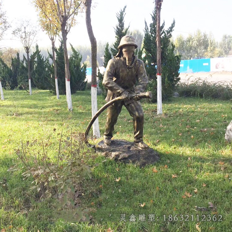 喷水消防员广场铜雕