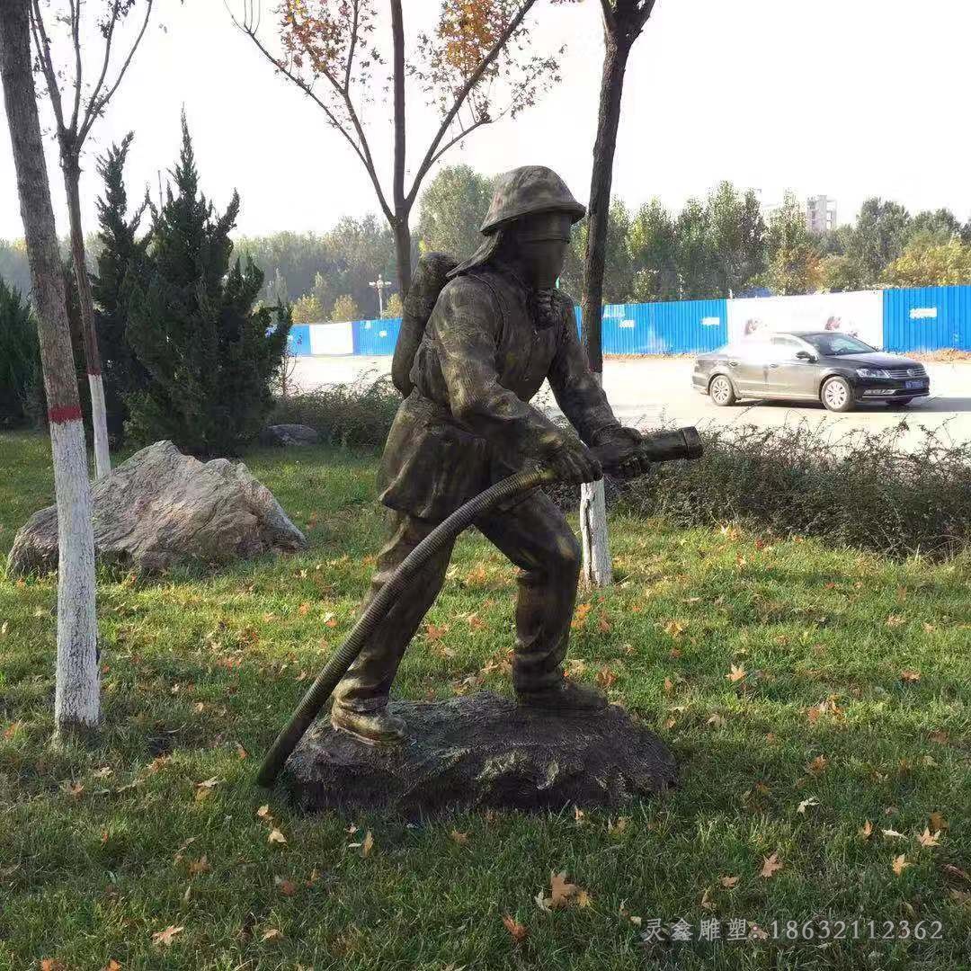 喷水消防员小区铜雕