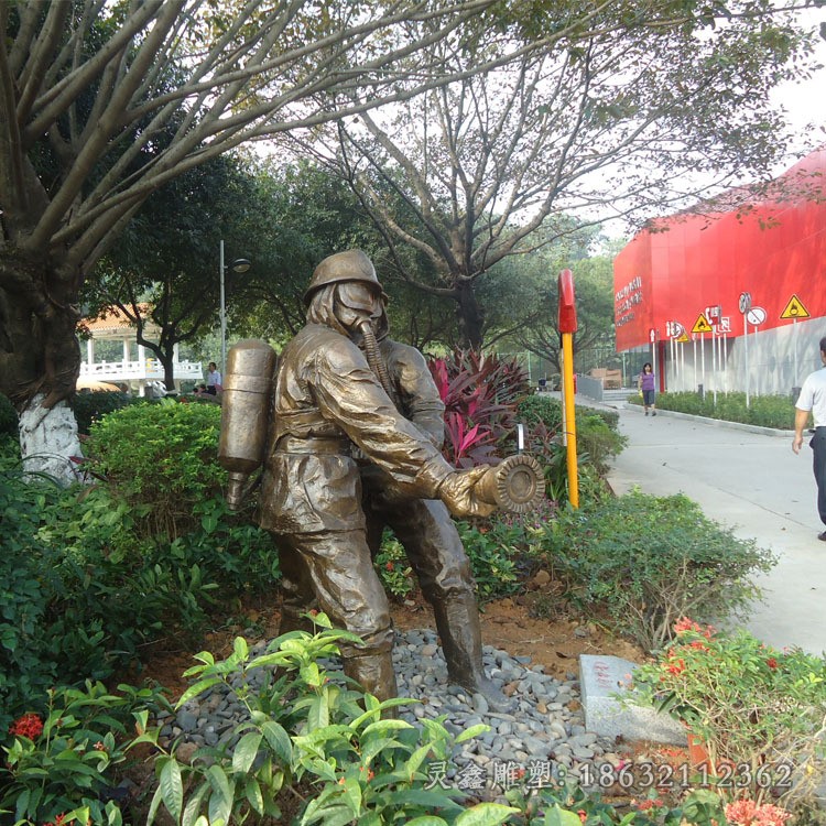 喷水消防员商场铜雕