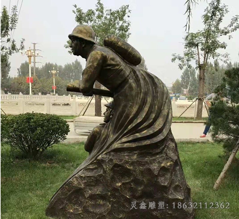 喷水消防员街边人物铜雕
