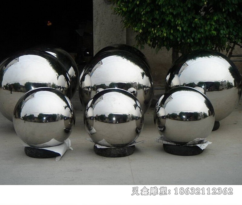 不锈钢球形镜面景观雕塑