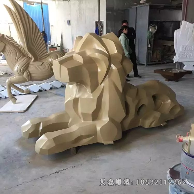 不锈钢几何狮子景观雕塑