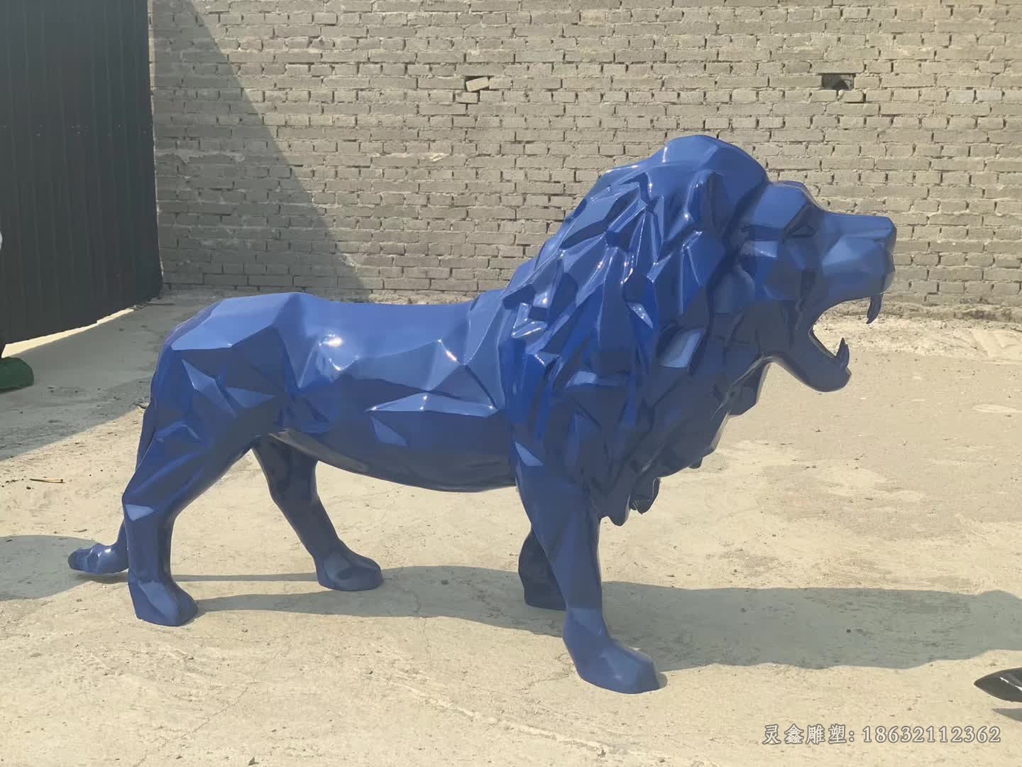 不锈钢镜面狮子动物雕塑