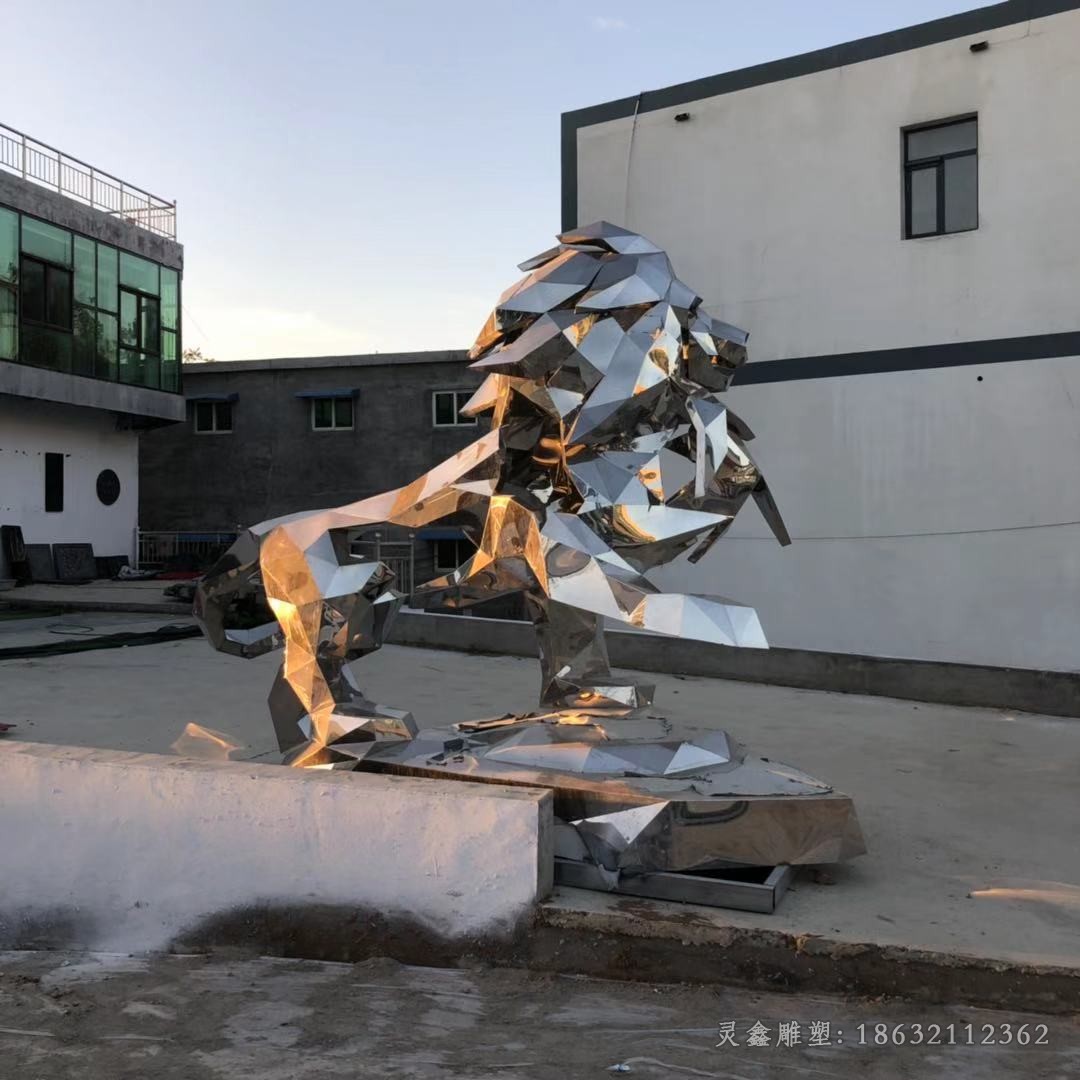 不锈钢动物狮子几何雕塑