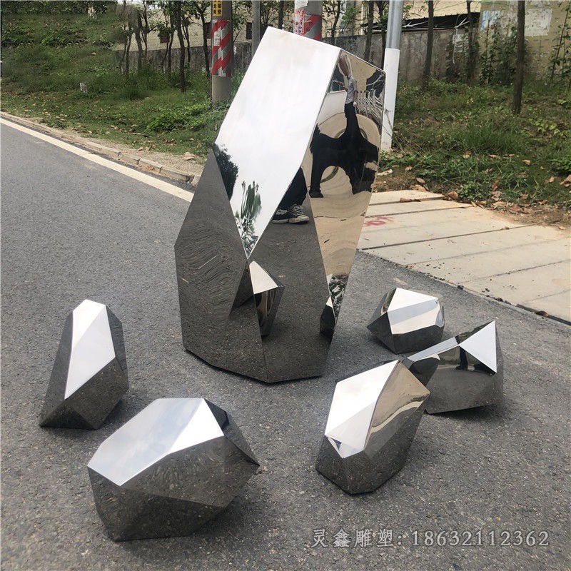 不锈钢几何石头别墅雕塑
