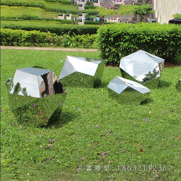 不锈钢几何石头街边雕塑