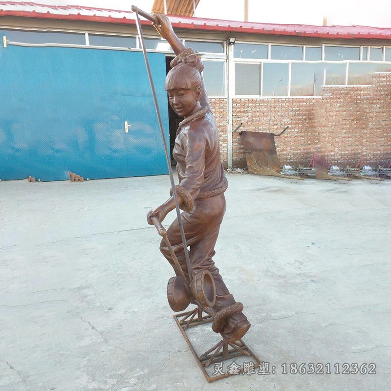抖空竹人物景观铜雕